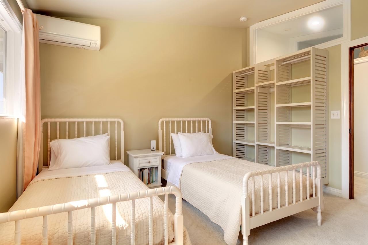 Main House twin bedroom with two white beds